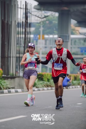 Race photo from ONE RUN 10 K