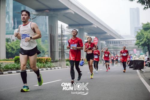 Race photo from ONE RUN 10 K