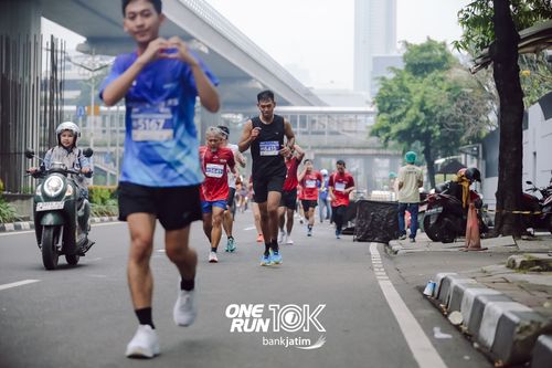 Race photo from ONE RUN 10 K