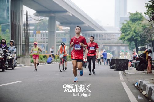 Race photo from ONE RUN 10 K