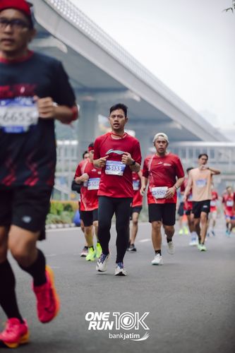 Race photo from ONE RUN 10 K