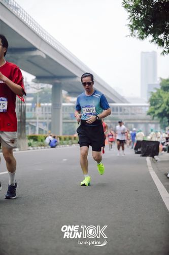 Race photo from ONE RUN 10 K