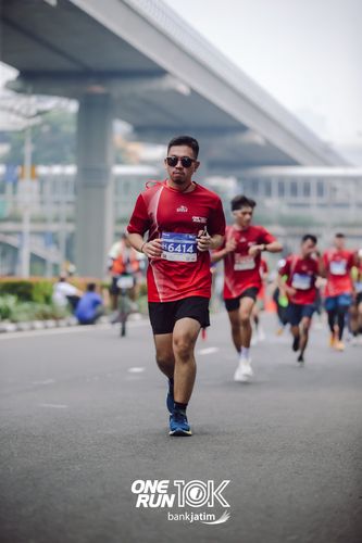 Race photo from ONE RUN 10 K