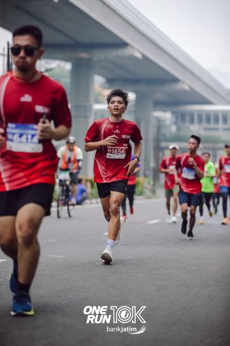 Race photo from ONE RUN 10 K