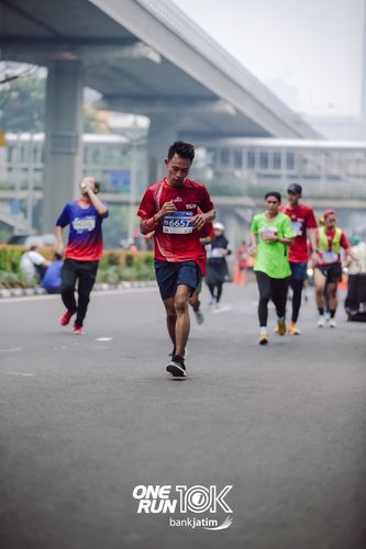Race photo from ONE RUN 10 K
