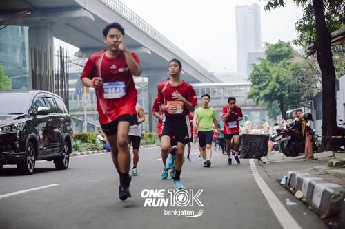 Race photo from ONE RUN 10 K