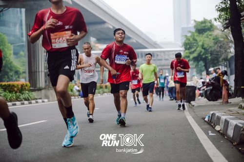 Race photo from ONE RUN 10 K