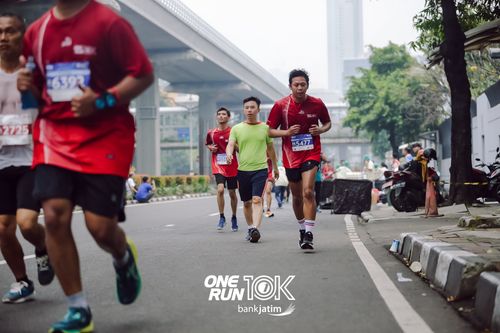 Race photo from ONE RUN 10 K