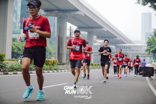 Race photo from ONE RUN 10 K