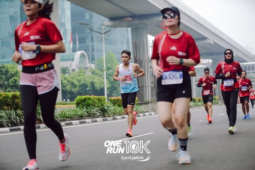Race photo from ONE RUN 10 K