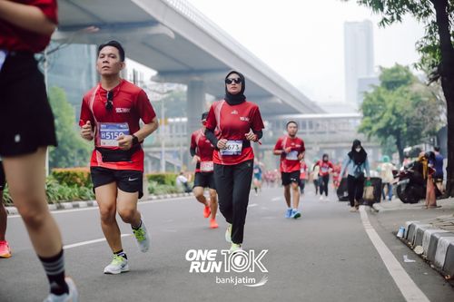 Race photo from ONE RUN 10 K