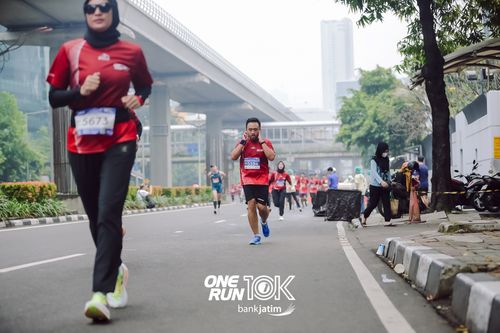 Race photo from ONE RUN 10 K