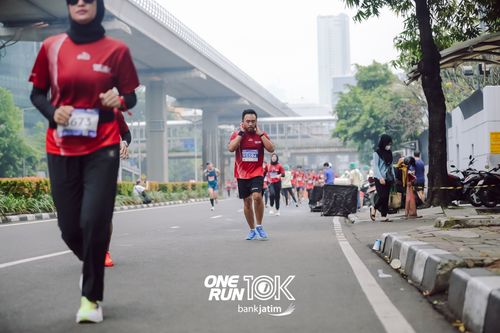 Race photo from ONE RUN 10 K
