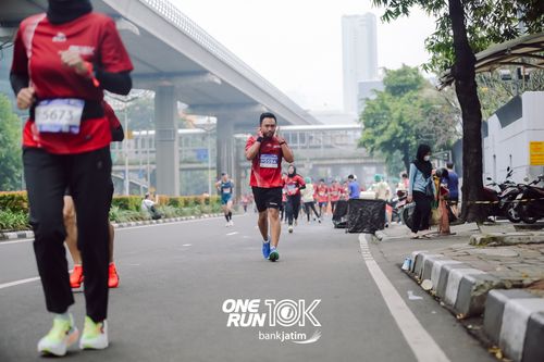 Race photo from ONE RUN 10 K