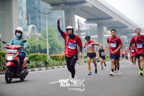 Race photo from ONE RUN 10 K
