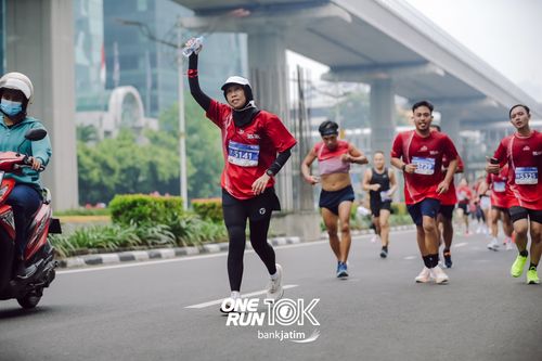 Race photo from ONE RUN 10 K