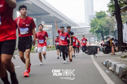 Race photo from ONE RUN 10 K