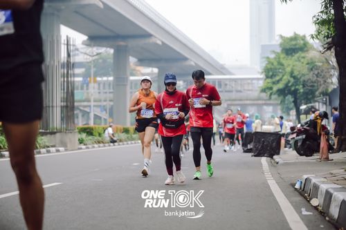 Race photo from ONE RUN 10 K