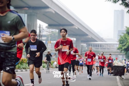 Race photo from ONE RUN 10 K