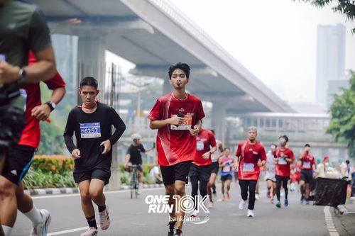 Race photo from ONE RUN 10 K