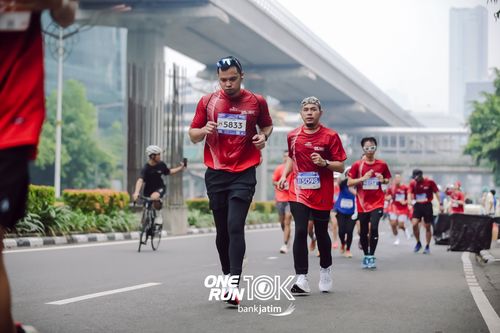 Race photo from ONE RUN 10 K