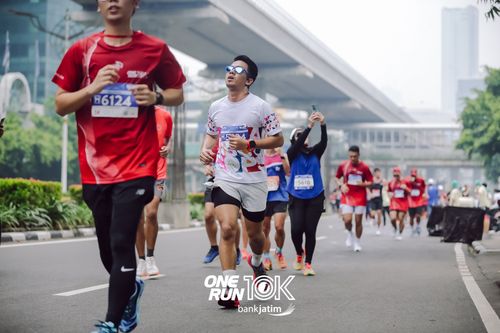 Race photo from ONE RUN 10 K