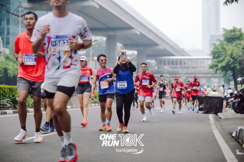 Race photo from ONE RUN 10 K