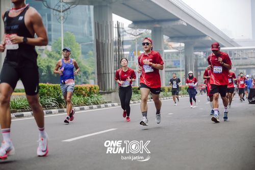 Race photo from ONE RUN 10 K