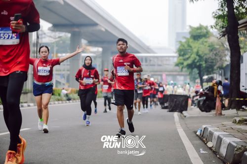 Race photo from ONE RUN 10 K