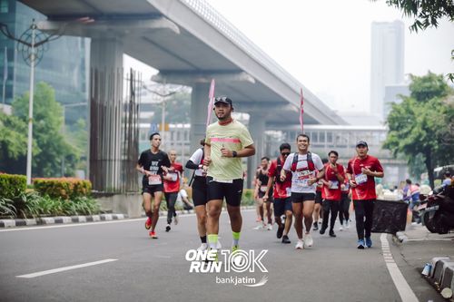 Race photo from ONE RUN 10 K