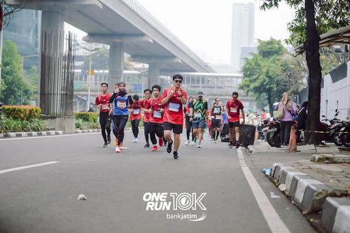 Race photo from ONE RUN 10 K