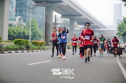 Race photo from ONE RUN 10 K