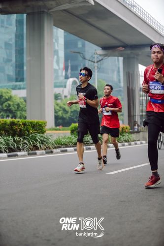 Race photo from ONE RUN 10 K