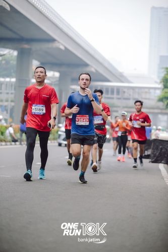 Race photo from ONE RUN 10 K