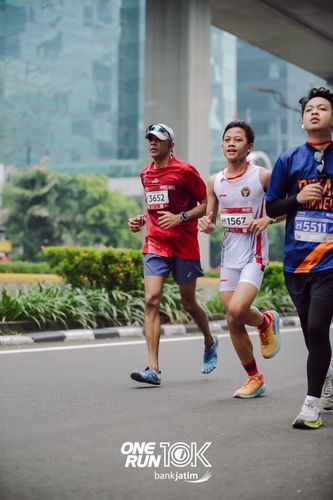 Race photo from ONE RUN 10 K