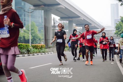 Race photo from ONE RUN 10 K