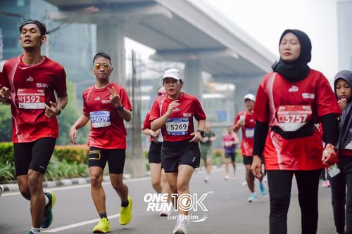 Race photo from ONE RUN 10 K
