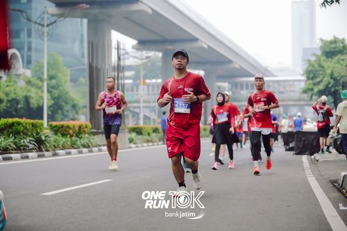 Race photo from ONE RUN 10 K