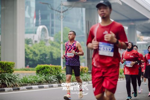 Race photo from ONE RUN 10 K
