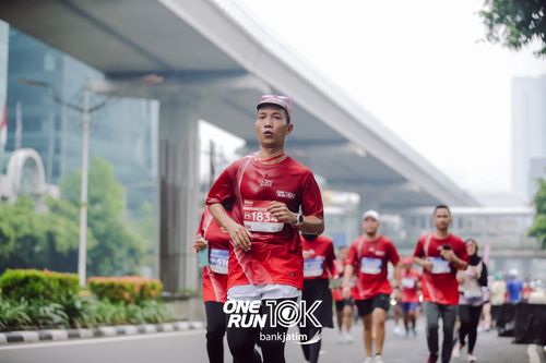 Race photo from ONE RUN 10 K