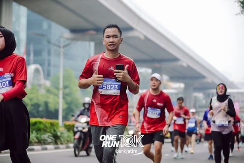 Race photo from ONE RUN 10 K