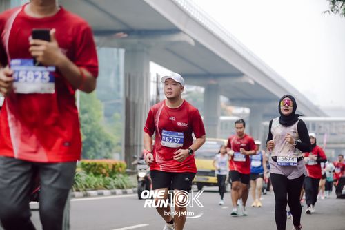 Race photo from ONE RUN 10 K