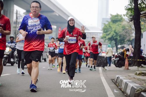 Race photo from ONE RUN 10 K