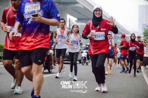 Race photo from ONE RUN 10 K