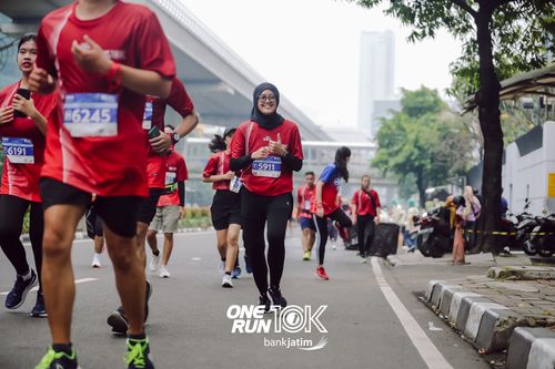 Race photo from ONE RUN 10 K