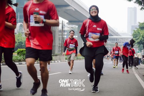 Race photo from ONE RUN 10 K