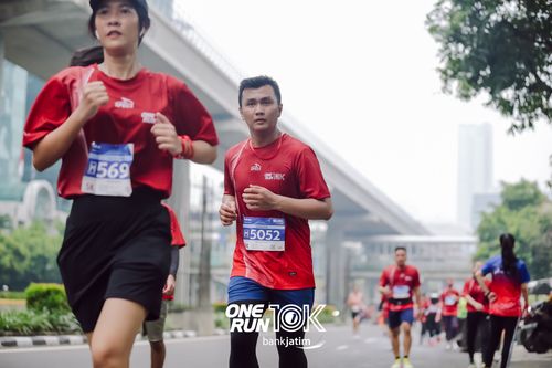 Race photo from ONE RUN 10 K