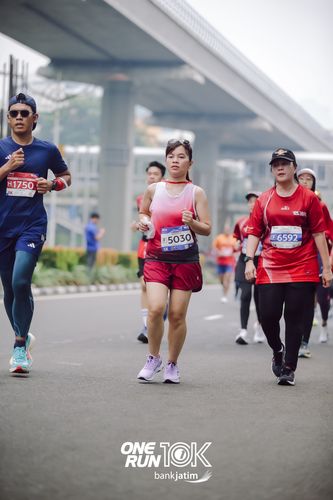 Race photo from ONE RUN 10 K