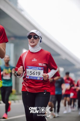 Race photo from ONE RUN 10 K