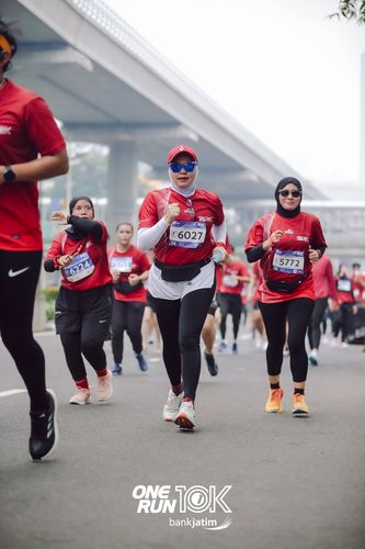 Race photo from ONE RUN 10 K